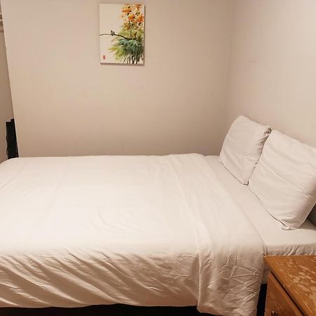 Apartamento Cozy Private Rm Heart Of North York Free Parking Full Kitchen Close To Downtown Toronto Exterior foto